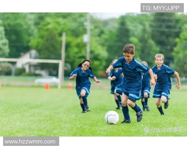 右脚踢足球的足球明星们如何在绿茵场上展现他们的绝技与风采 右脚踢足球的足球明星们如何在绿茵场上展现他们的绝技与风采